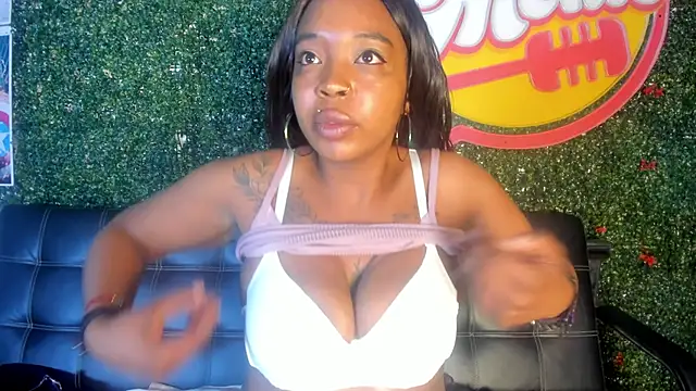 Charlotte  Brown  online show from 09.26.25