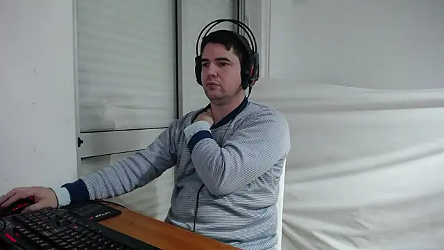 Snapshot of Kohaynewbie chatting on 01.12.26 Kohaynewbie online show from 01.12.26