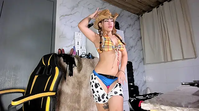 Snapshot of Chica_hot_dirty chatting on 04.14.26 Chica hot dirty online show from 04.14.26