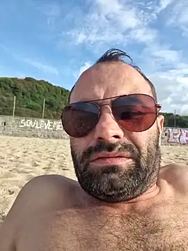 Snapshot of robertilevis chatting on 09.09.25 robertilevis online show from 09.09.25