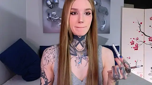 Snapshot of SophieInkk chatting on 10.01.25 SophieInkk online show from 10.01.25