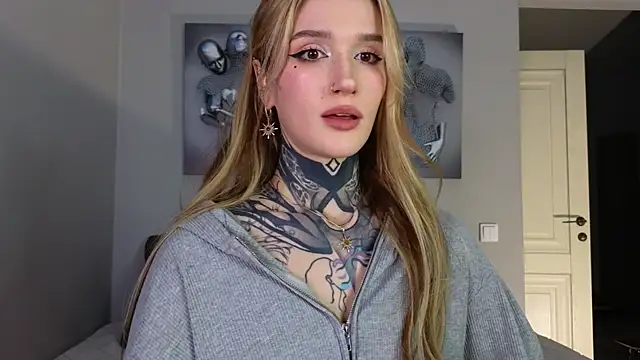 Snapshot of SophieInkk chatting on 10.08.25 SophieInkk online show from 10.08.25