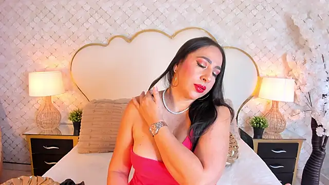 Snapshot of MayraVegas chatting on 10.28.25 MayraVegas online show from 10.28.25