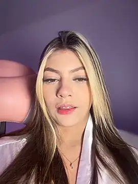 Snapshot of selenne_schmitt chatting on 01.15.25 selenne schmitt online show from 01.15.25