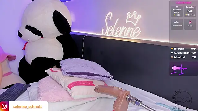 Snapshot of selenne_schmitt chatting on 02.28.25 selenne schmitt online show from 02.28.25