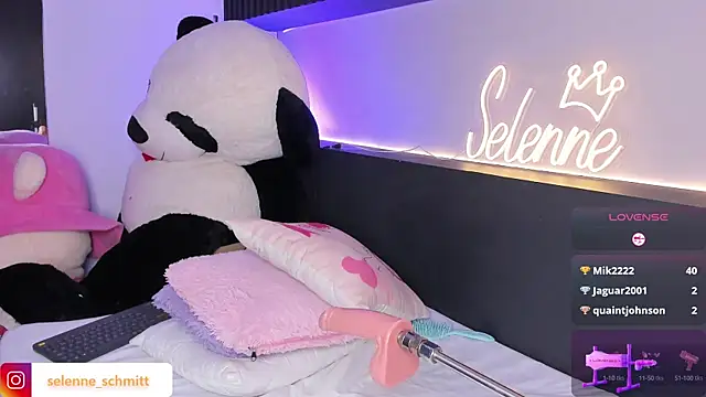 Snapshot of selenne_schmitt chatting on 03.17.25 selenne schmitt online show from 03.17.25
