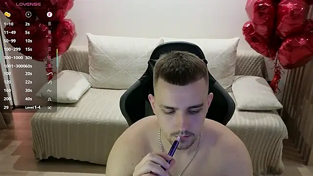 Snapshot of Larstar01 chatting on 11.01.25 Larstar01 online show from 11.01.25