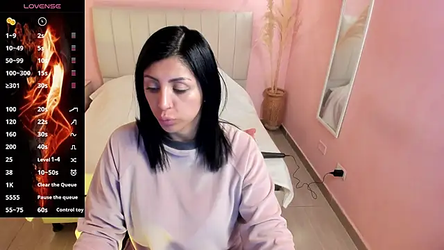 tiffani  love online show from 12.30.24