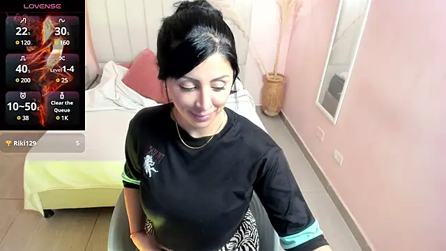 tiffani  love online show from 01.04.25