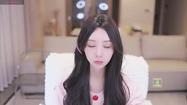 Snapshot of JayPope chatting on 10.08.25 JayPope online show from 10.08.25