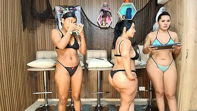 Snapshot of canelasquirt chatting on 10.14.25 canelasquirt online show from 10.14.25