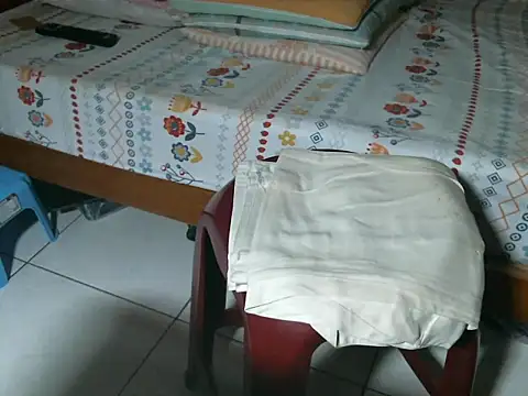 triangle0623 online show from 10.08.25