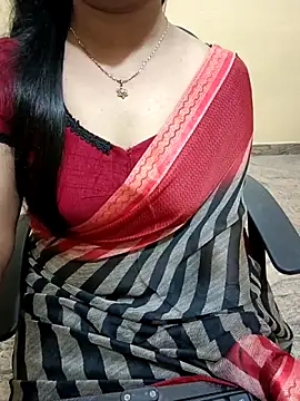 Snapshot of Nithya_05 chatting on 09.26.25 Nithya 05 online show from 09.26.25