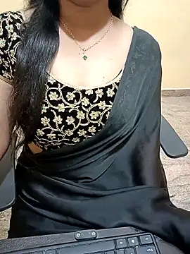 Snapshot of Nithya_05 chatting on 10.08.25 Nithya 05 online show from 10.08.25