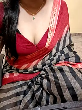 Snapshot of Nithya_05 chatting on 10.10.25 Nithya 05 online show from 10.10.25