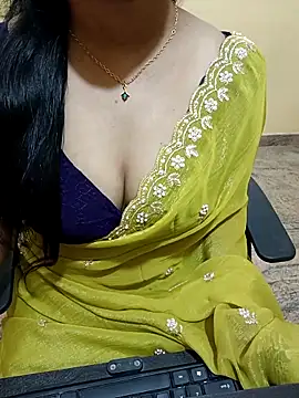 Snapshot of Nithya_05 chatting on 10.13.25 Nithya 05 online show from 10.13.25