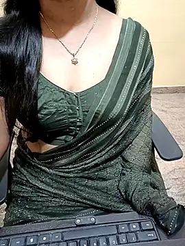 Snapshot of Nithya_05 chatting on 10.27.25 Nithya 05 online show from 10.27.25