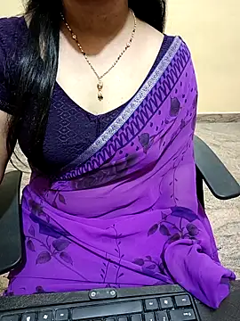 Snapshot of Nithya_05 chatting on 10.29.25 Nithya 05 online show from 10.29.25