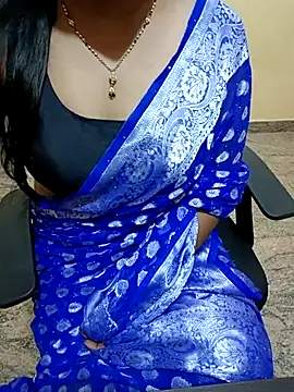 Snapshot of Nithya_05 chatting on 10.29.25 Nithya 05 online show from 10.29.25