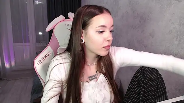 Snapshot of naughty_dakota chatting on 10.11.25 naughty dakota online show from 10.11.25