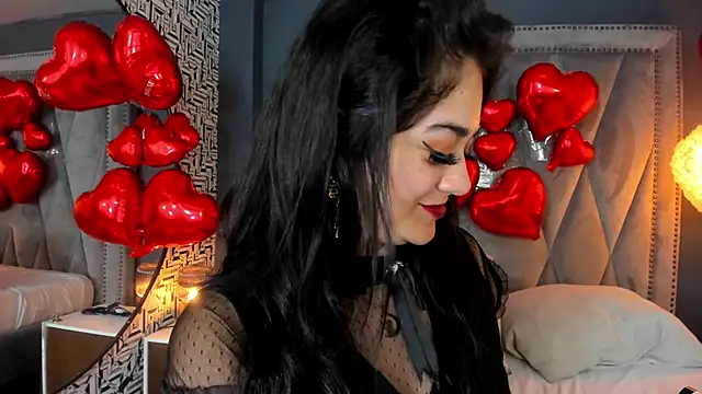 nahomi sweett online show from 02.06.25