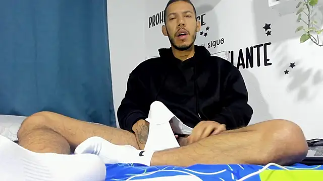 Snapshot of Aronxxs chatting on 10.24.25 Aronxxs online show from 10.24.25