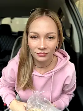 Snapshot of LavenderHot chatting on 10.04.25 LavenderHot online show from 10.04.25