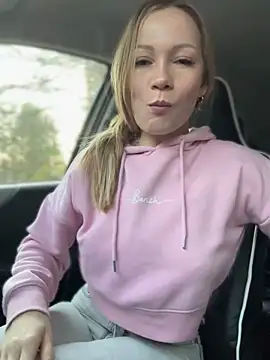 Snapshot of LavenderHot chatting on 10.18.25 LavenderHot online show from 10.18.25