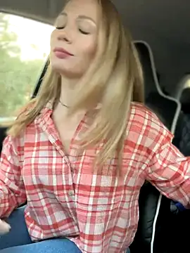 Snapshot of LavenderHot chatting on 10.25.25 LavenderHot online show from 10.25.25