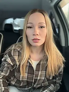 Snapshot of LavenderHot chatting on 11.16.25 LavenderHot online show from 11.16.25