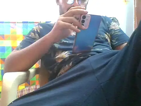 Snapshot of naughtymike0007 chatting on 09.26.25 naughtymike0007 online show from 09.26.25