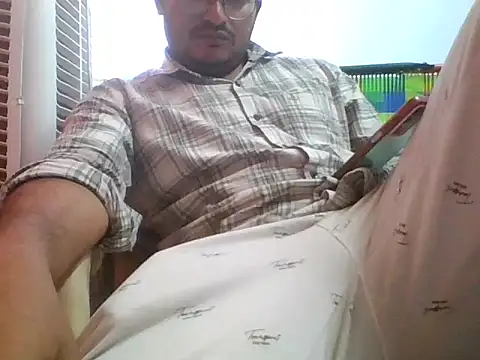 Snapshot of naughtymike0007 chatting on 10.11.25 naughtymike0007 online show from 10.11.25