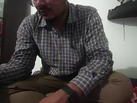 Snapshot of naughtymike0007 chatting on 10.27.25 naughtymike0007 online show from 10.27.25