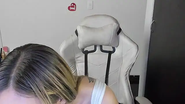 Andreina Suann online show from 01.28.25