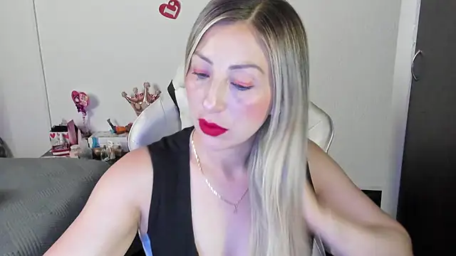 Andreina Suann online show from 11.18.25