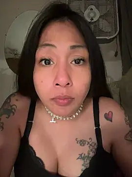 Snapshot of Gin4Cole chatting on 02.06.25 Gin4Cole online show from 02.06.25