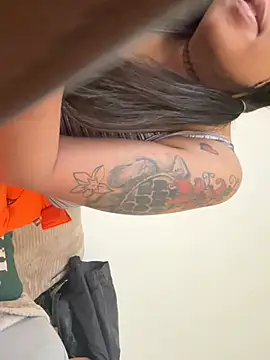 Snapshot of Gin4Cole chatting on 02.14.25 Gin4Cole online show from 02.14.25