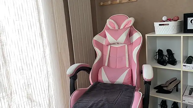 lucie mehott online show from 11.30.25