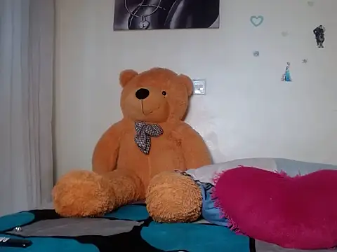 Snapshot of TeenieReeny chatting on 01.14.25 TeenieReeny online show from 01.14.25