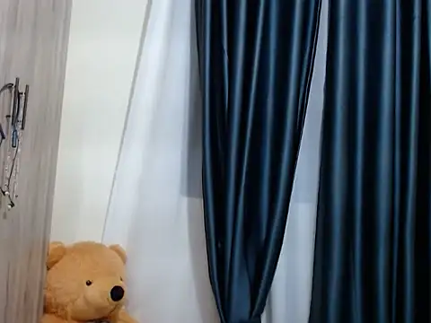 Snapshot of TeenieReeny chatting on 10.05.25 TeenieReeny online show from 10.05.25