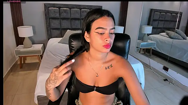 Snapshot of saracorraless chatting on 02.18.25 saracorraless online show from 02.18.25