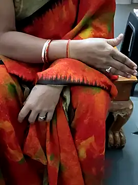 Snapshot of Januhot18 chatting on 12.14.24 Januhot18 online show from 12.14.24