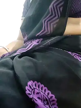 Snapshot of Januhot18 chatting on 12.19.24 Januhot18 online show from 12.19.24