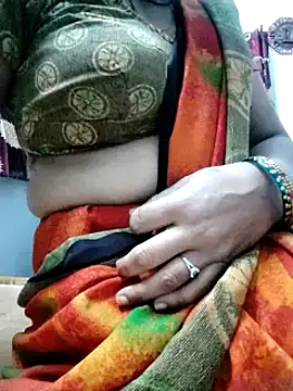 Snapshot of Januhot18 chatting on 12.21.24 Januhot18 online show from 12.21.24