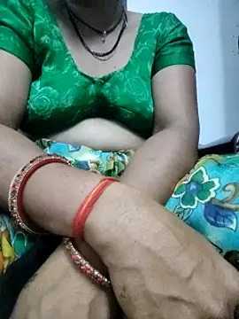 Snapshot of Januhot18 chatting on 02.19.25 Januhot18 online show from 02.19.25