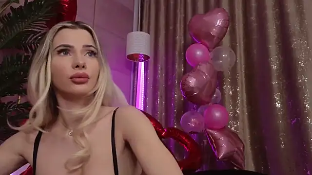 Snapshot of Elliblue chatting on 03.11.25 Elliblue online show from 03.11.25