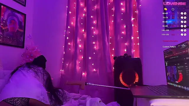 Snapshot of yummyrina chatting on 12.24.24 yummyrina online show from 12.24.24