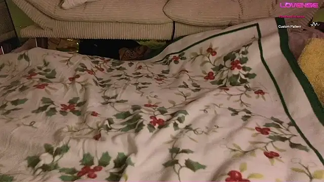 Snapshot of yummyrina chatting on 01.04.25 yummyrina online show from 01.04.25