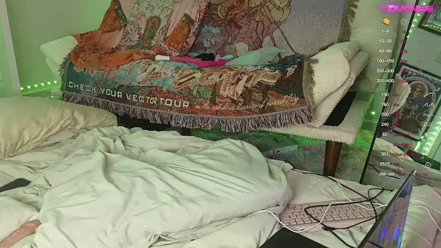 Snapshot of yummyrina chatting on 02.11.25 yummyrina online show from 02.11.25