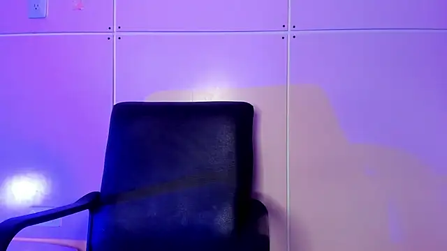 Hilary-banks online show from 12.04.24